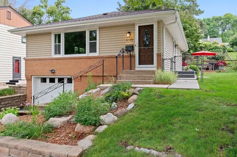 6328 Knoll St N, Golden Valley, MN 55427