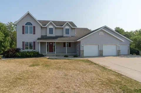 852 Mill Race Rd, Madelia, MN 56062