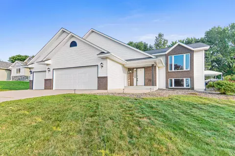 1011 Eulaine Cir, Hammond, WI 54015