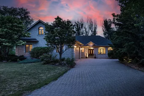 1084 Parkview Ln, Victoria, MN 55386