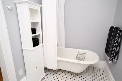 Bath - 30 13th Ave N, Saint Cloud, MN 56303 photo 6 of 6