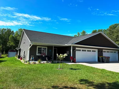 926 Southside Dr, Woodville, WI 54028