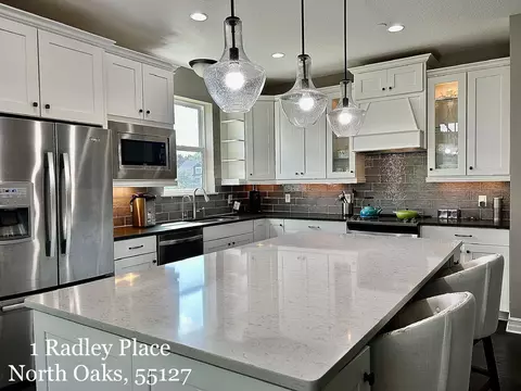 1 Radley Pl, North Oaks, MN 55127