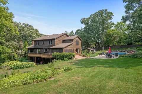 5617 River Bluff Dr, Bloomington, MN 55437