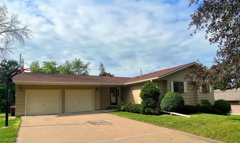 961 Hallstrom Dr, Red Wing, MN 55066