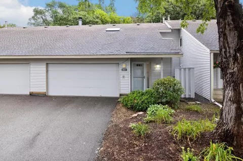 967 Monterey Dr, Shoreview, MN 55126