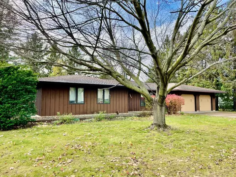 1409 Robinwood Ln, Faribault, MN 55021