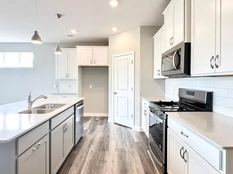 13614 Applewood Trl, Rosemount, MN 55068
