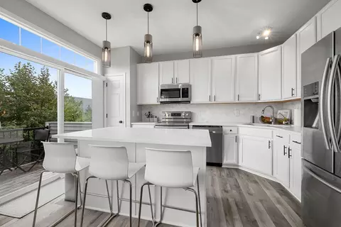 5464 Village Creek Pkwy N, Brooklyn Park, MN 55443
