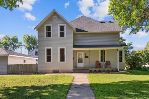 604 8th St E, Glencoe, MN 55336