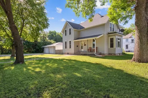 604 8th St E, Glencoe, MN 55336 photo 2