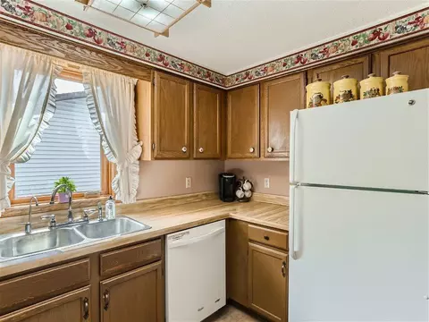 2010 Vienna Ln, Eagan, MN 55122 photo 6