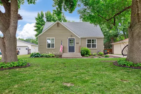 725 8th Ave NE, Waseca, MN 56093