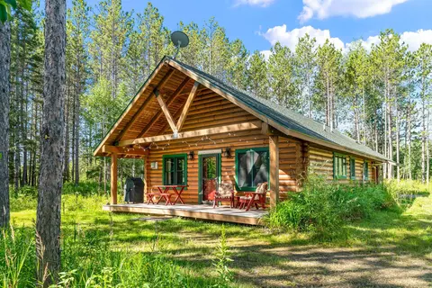 723 Hawk Hill Rd, Knife River, MN 55609
