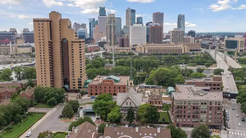 110 Bank St SE #903, Minneapolis, MN 55414