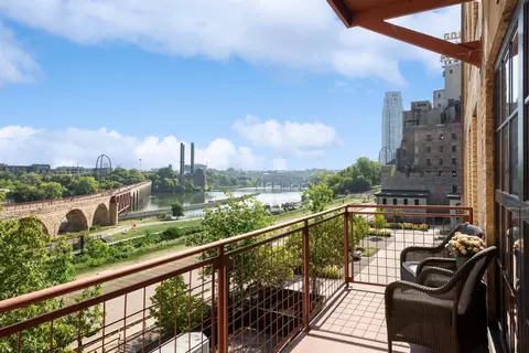 117 Portland Ave #408, Minneapolis, MN 55401