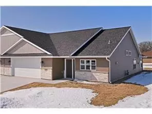 2850 NE Meadowview Ln, Owatonna, MN 55060