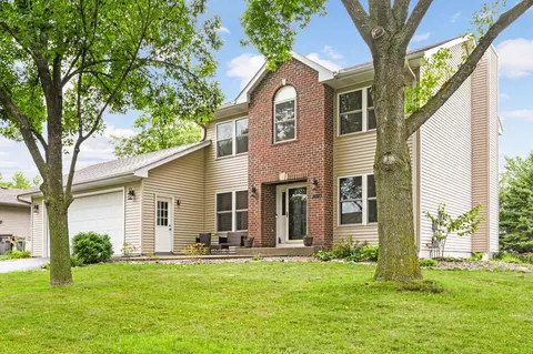 1480 Hunter Sq, Waconia, MN 55387
