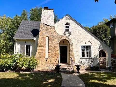 4933 Maple Rd, Edina, MN 55424
