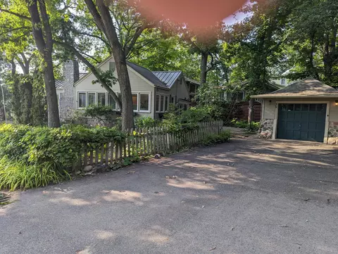 35 Neptune St, Mahtomedi, MN 55115