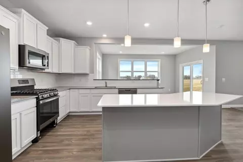 18547 Hamel Dr, Lakeville, MN 55044