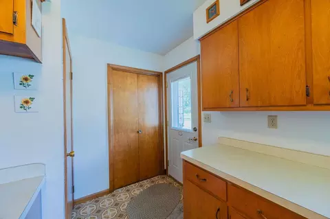 327 S 2nd St E, Aurora, MN 55705 photo 8