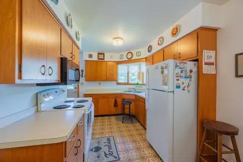 327 S 2nd St E, Aurora, MN 55705 photo 5