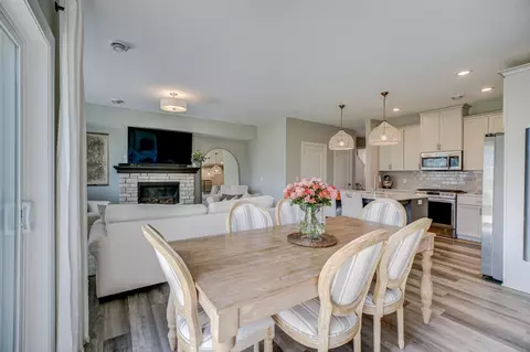 1706 Southpoint Ln, Hudson, WI 54016