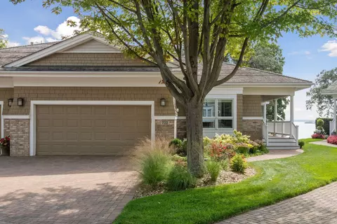 722 Widsten Cir, Wayzata, MN 55391