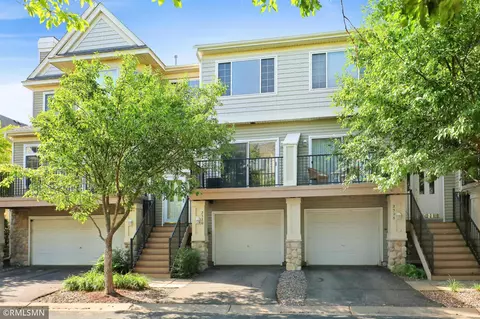 2330 Eagle Trace Ln, Woodbury, MN 55129