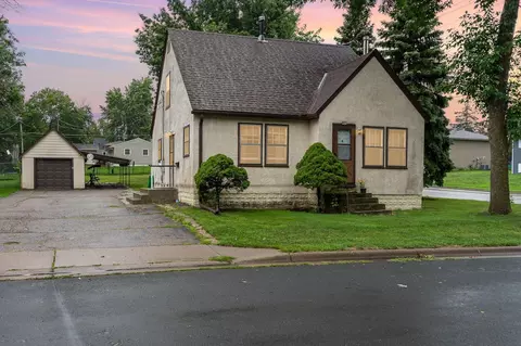 821 10th St W, Hastings, MN 55033