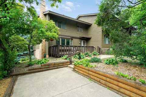 111 Birnamwood Dr, Burnsville, MN 55337