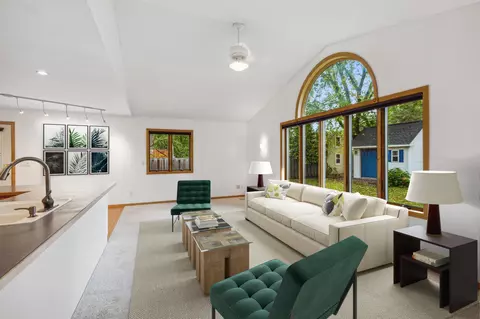960 Cobb Rd, Shoreview, MN 55126