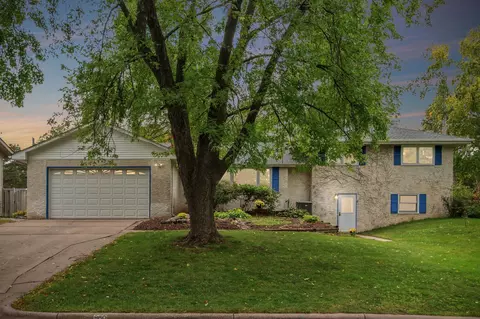 960 Cobb Rd, Shoreview, MN 55126 photo 3