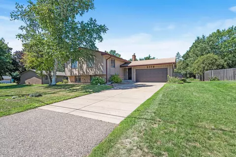 2779 Western Ave N, Roseville, MN 55113