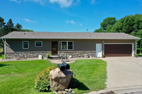 808 2nd St SE, Melrose, MN 56352
