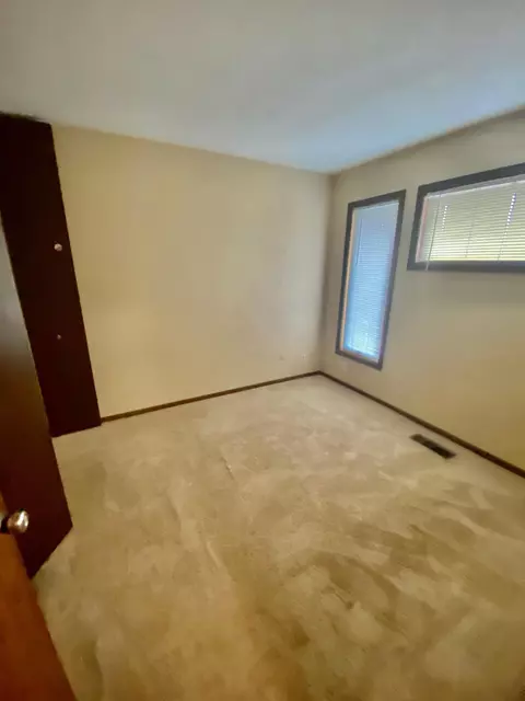 1752 Flamingo Dr, Eagan, MN 55122 photo 3