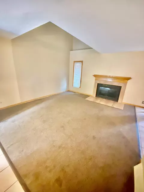 1752 Flamingo Dr, Eagan, MN 55122 photo 2