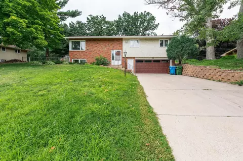 5246 Matterhorn Dr NE, Fridley, MN 55421