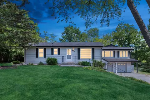 10801 Oak Knoll Ter S, Minnetonka, MN 55305