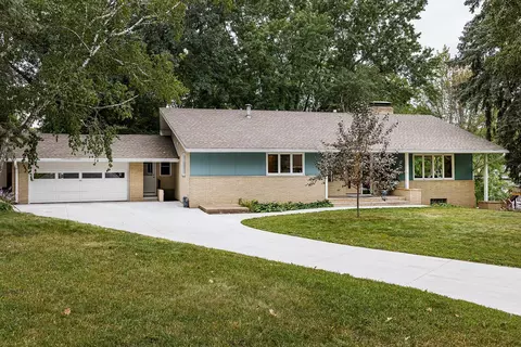 5001 Frontenac Ave, Golden Valley, MN 55422