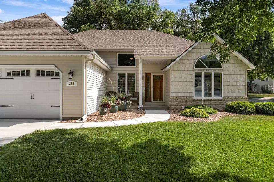  315 Long Lake Ct, Shoreview, MN 55126 photo 1