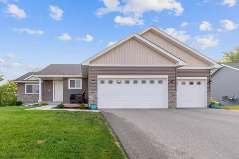 1065 Lakewood Ct, Norwood Young America, MN 55397