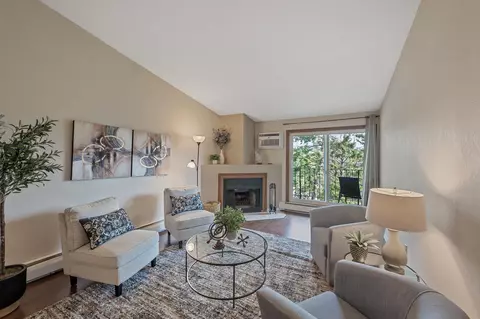 3425 Golfview Dr #315, Eagan, MN 55123