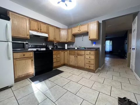 402 Becker Ave SE, Willmar, MN 56201 photo 3