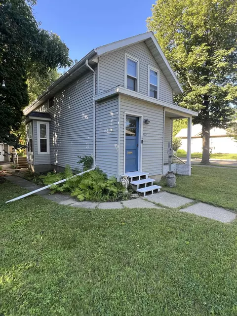 402 Becker Ave SE, Willmar, MN 56201