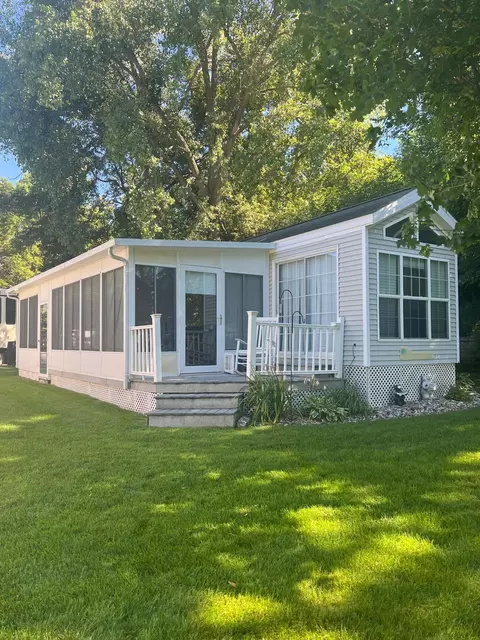 5055 W Lake Mary Dr SW #8, Alexandria, MN 56308