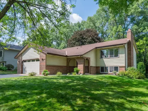 6404 Edgemont Cir N, Brooklyn Park, MN 55428