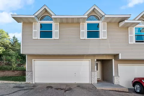 995 Edgewood Dr, Chaska, MN 55318