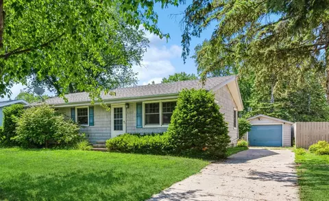 4829 Carolyn Ln, White Bear Lake, MN 55110